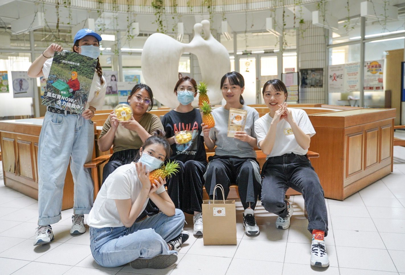 崑山科大公廣系打造鳳梨「守旺」品牌 推出預購制超熱賣