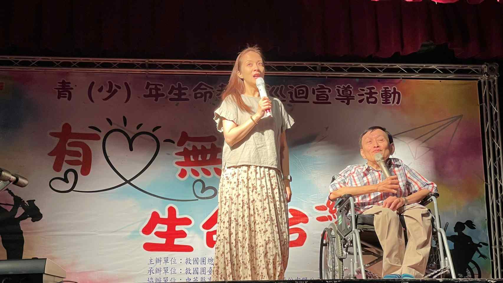混障綜藝團「珍愛生命、遠離毒品」生命教育巡演列車開抵中華醫事科大   團員們透過舞蹈鋼琴演奏及默劇表演展現強韌的生命力贏得師生熱烈回響