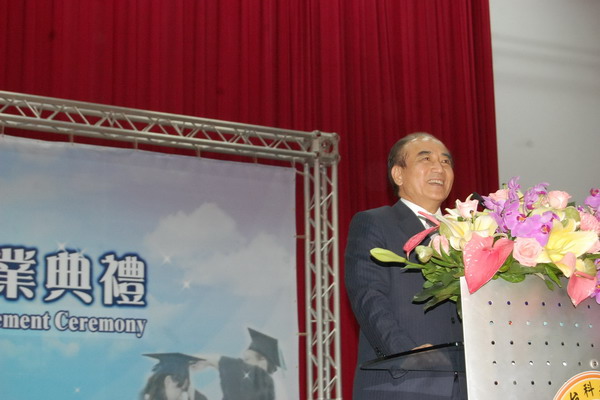 南台科大11日舉行100 級畢業典禮 立法院王金平院長蒞臨祝賀