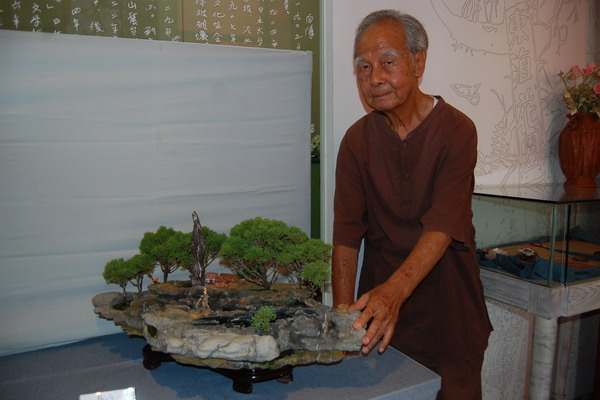 新化楊逵文學館推出新化美術協會會員聯展與馬景壽盆景藝術師生展