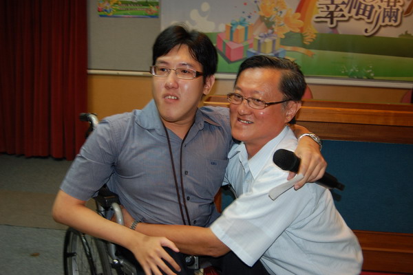 「溫暖的愛~幸福滿百」 臺南市舉辦100 年度慶祝父親節系列活動