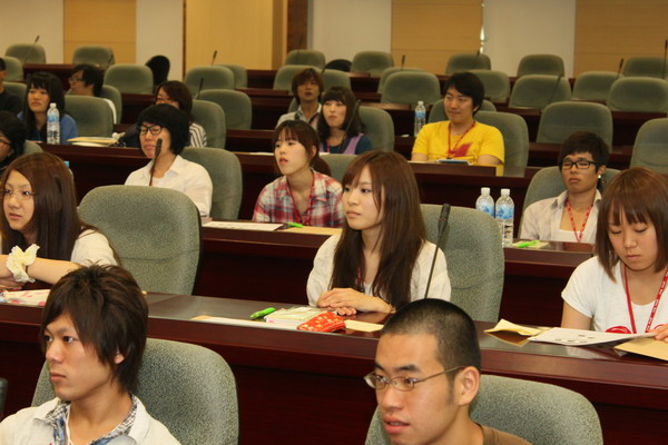 南台科技大學2011華語暨台灣文化體驗營各國姐妹校學生 前來南台科大學習華語與體驗台灣文化