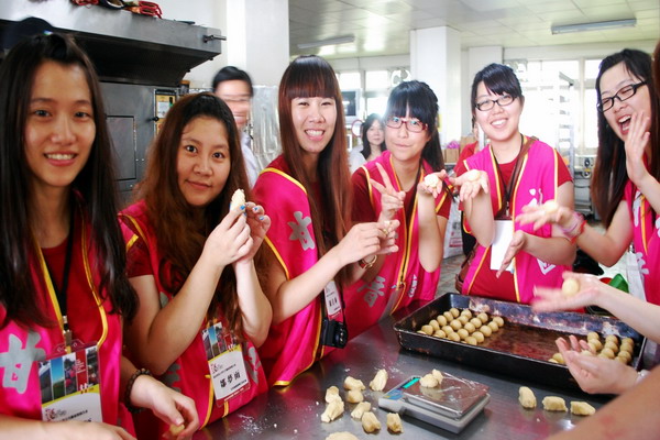 大專生駐村推廣 甘厝蒜頭餅鄉味十足