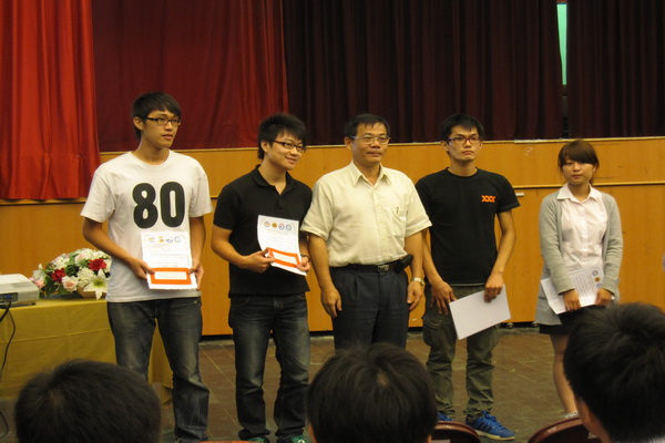 南台科技大學機械系學生榮獲100年度全國學生模具實務專題競賽研究所組第一名