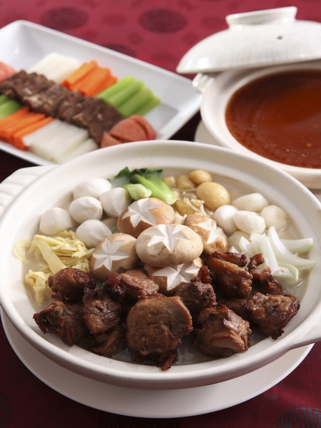 香格里拉醉月樓主廚以酒入鍋，推出暖身中式鍋湯