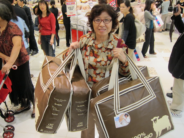 新光三越台南西門店九週年慶  再掀入冬暢銷商品搶購風潮