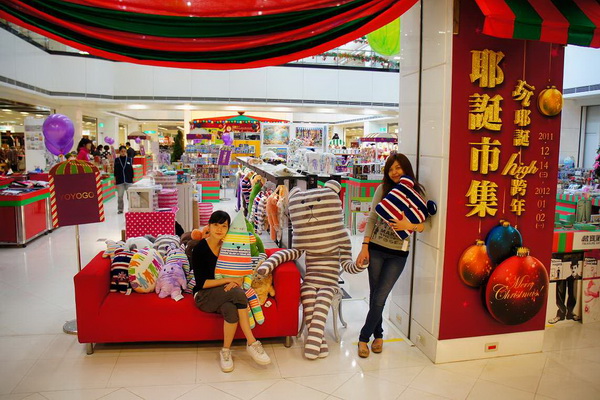 2011新光三越台南西門店耶誕節耶誕市集匯集豐富溫馨禮物   全館響應公益讓幸福蔓延