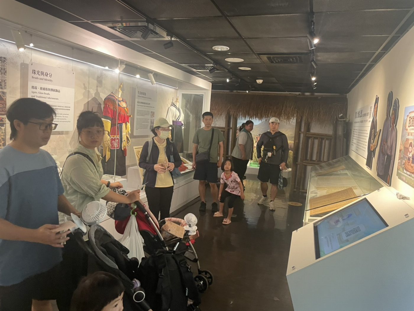 穿上西拉雅服飾當主角！ 左鎮故事館重新開館 「共織左鎮古往今來」 百年平埔嫁衣首度亮相)乙篇，詳如附件，謝謝!
