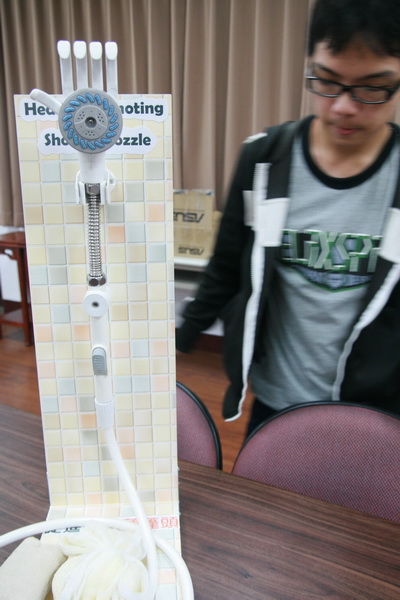 大馬發明展 遠東科大學子溫馨奪金
