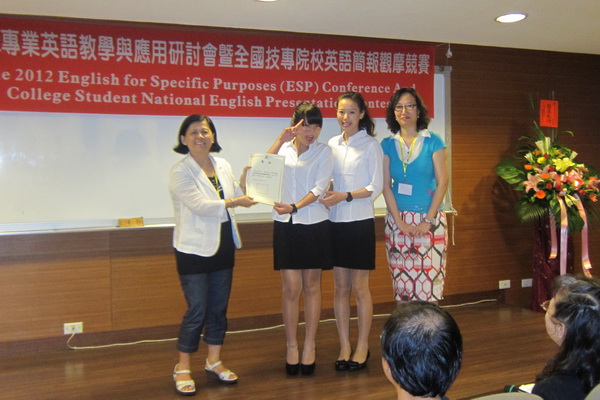 2012全國技專院校英語簡報觀摩競賽 崑山科大奪冠
