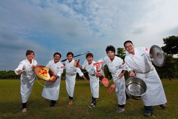 台灣首府大學餐飲系楊柏偉揪團壯遊台灣「炒出人情味」