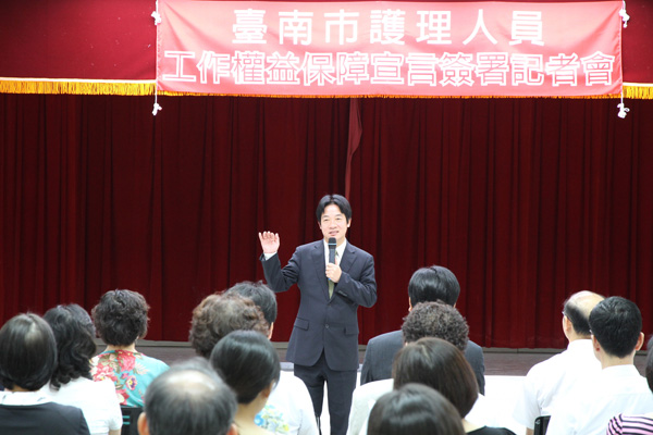 賴市長與台南醫界、護理界簽署「護理人員工作權益保障宣言」  共創醫療高品質的幸福城市