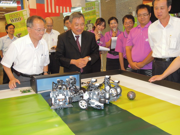 2012WRO 國際奧林匹克機器人大賽台灣代表選拔賽在南台科大舉行