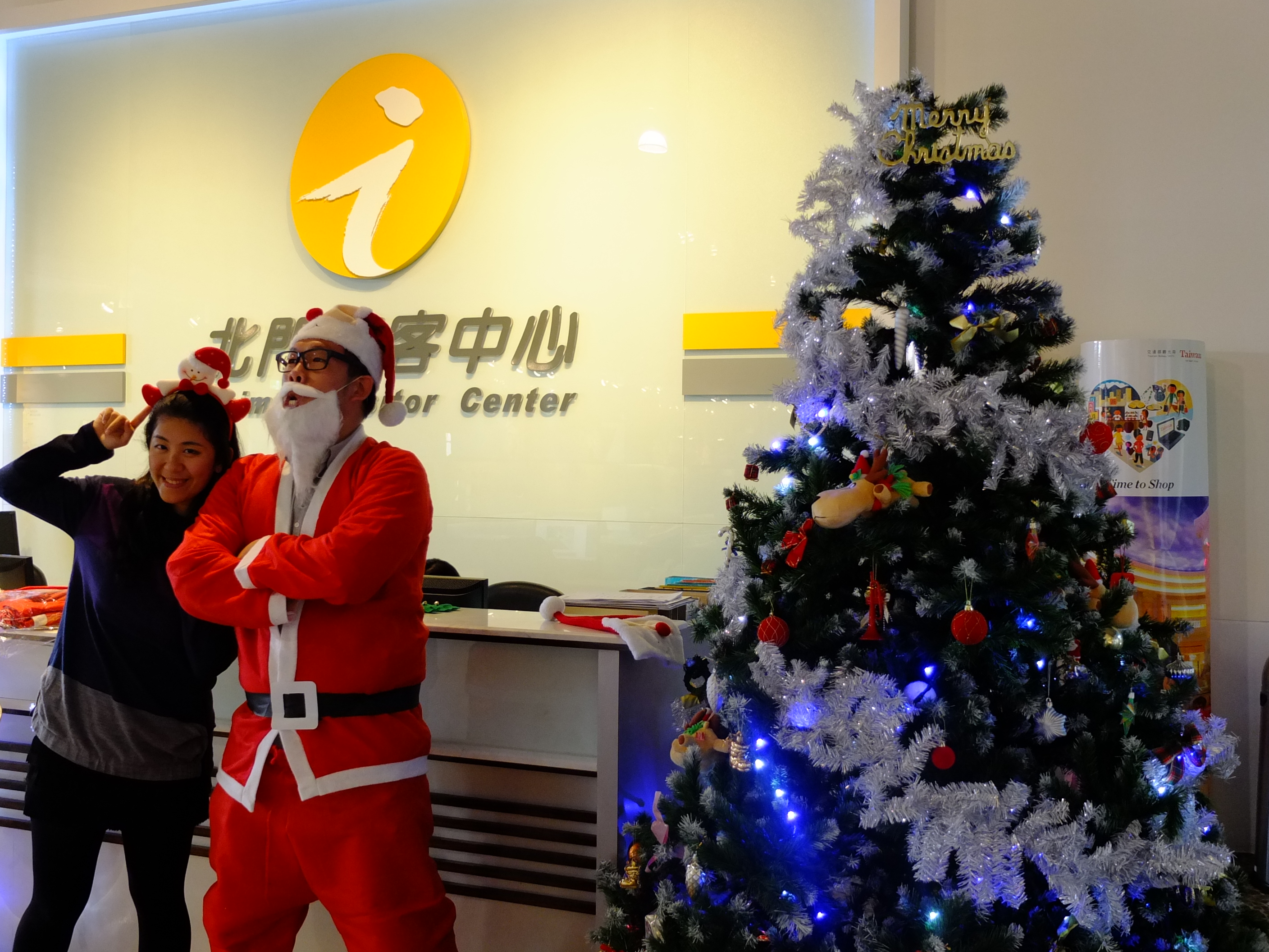 北門遊客中心這廂有大禮  免費聖誕裝讓您體驗