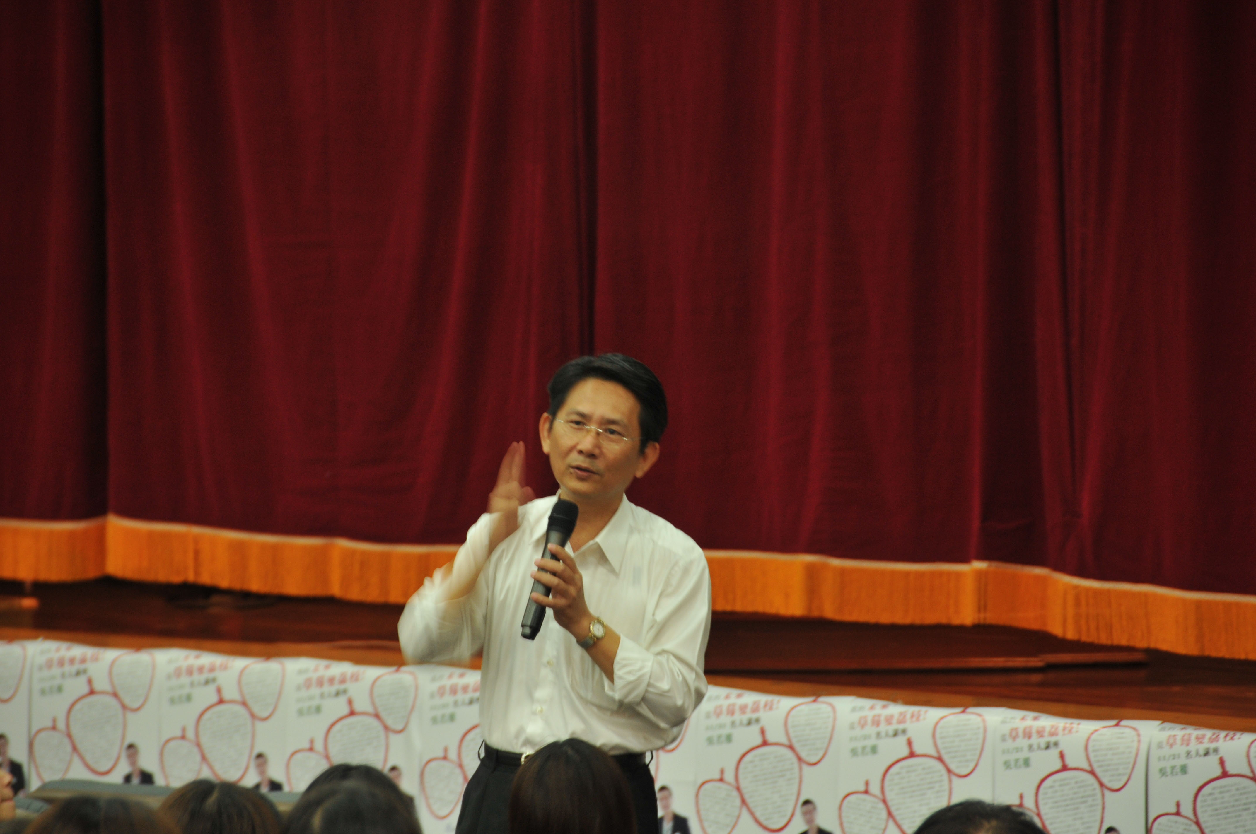 南臺校園舉辦名人講座  吳若權演講「我的未來，從草莓變荔枝」