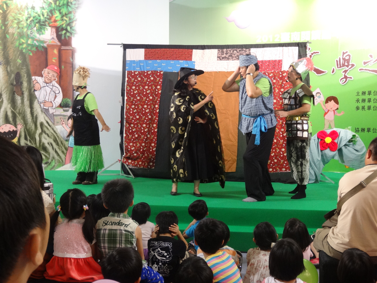 南市圖魔法故事團推出年度戲劇－「巫婆進城去」