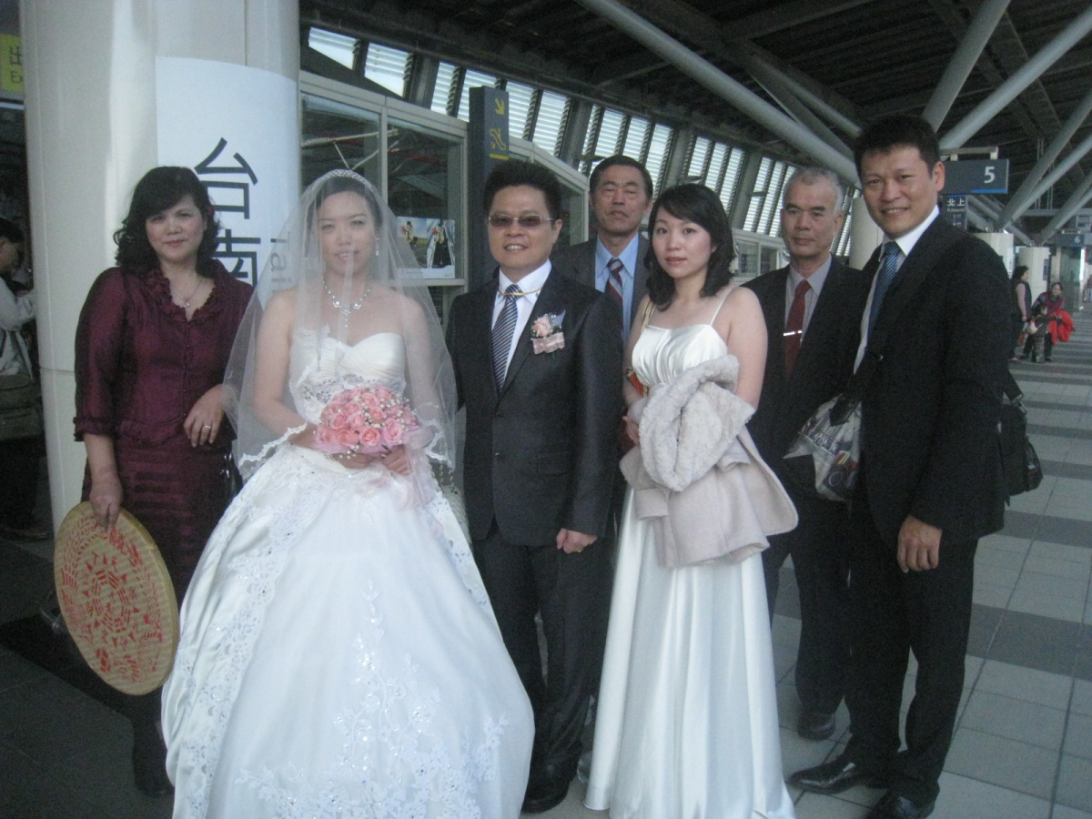 高鐵列車化身結婚禮車 台南站開往下一站幸福