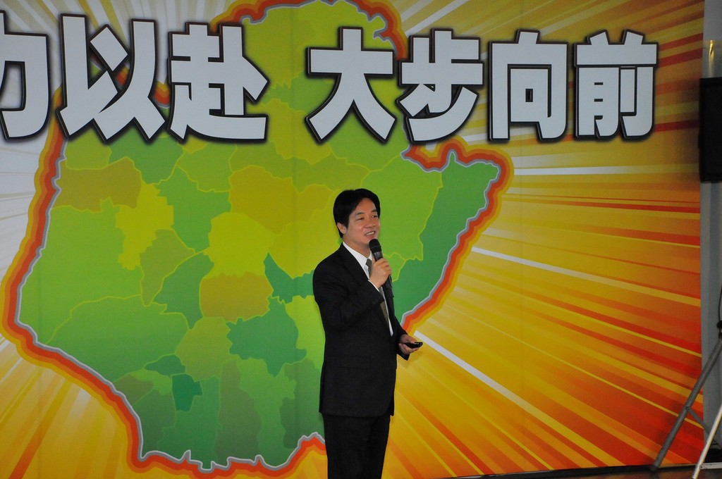 就職2週年記者會 賴市長：全力以赴 大步向前