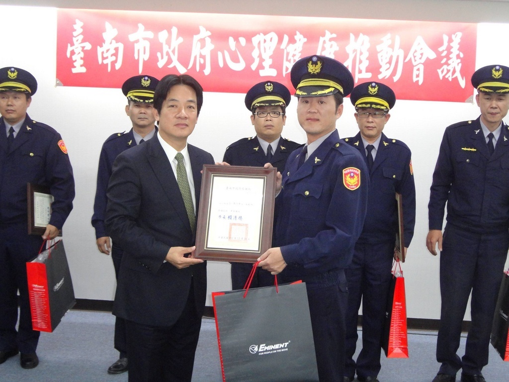 市府表揚自殺防治有功及績優警察、消防、醫療、民間單位及市民