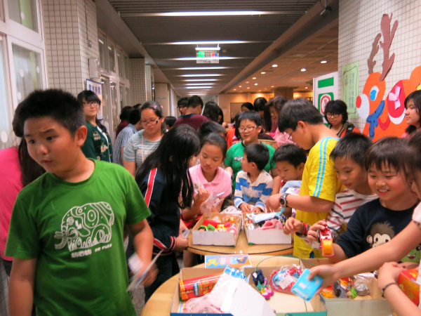 聯電跳蚤市場樂掏掏 物資交流喜陶陶