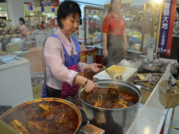 新光三越台南西門店配合初夏購物節  舉辦韓國美食展