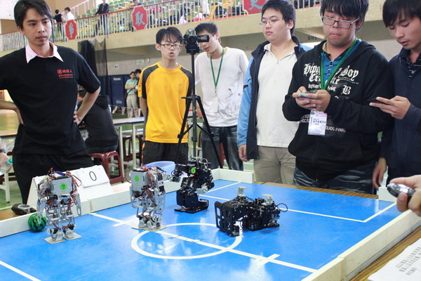 機器人fun膽玩 鋼鐵擂台較高下