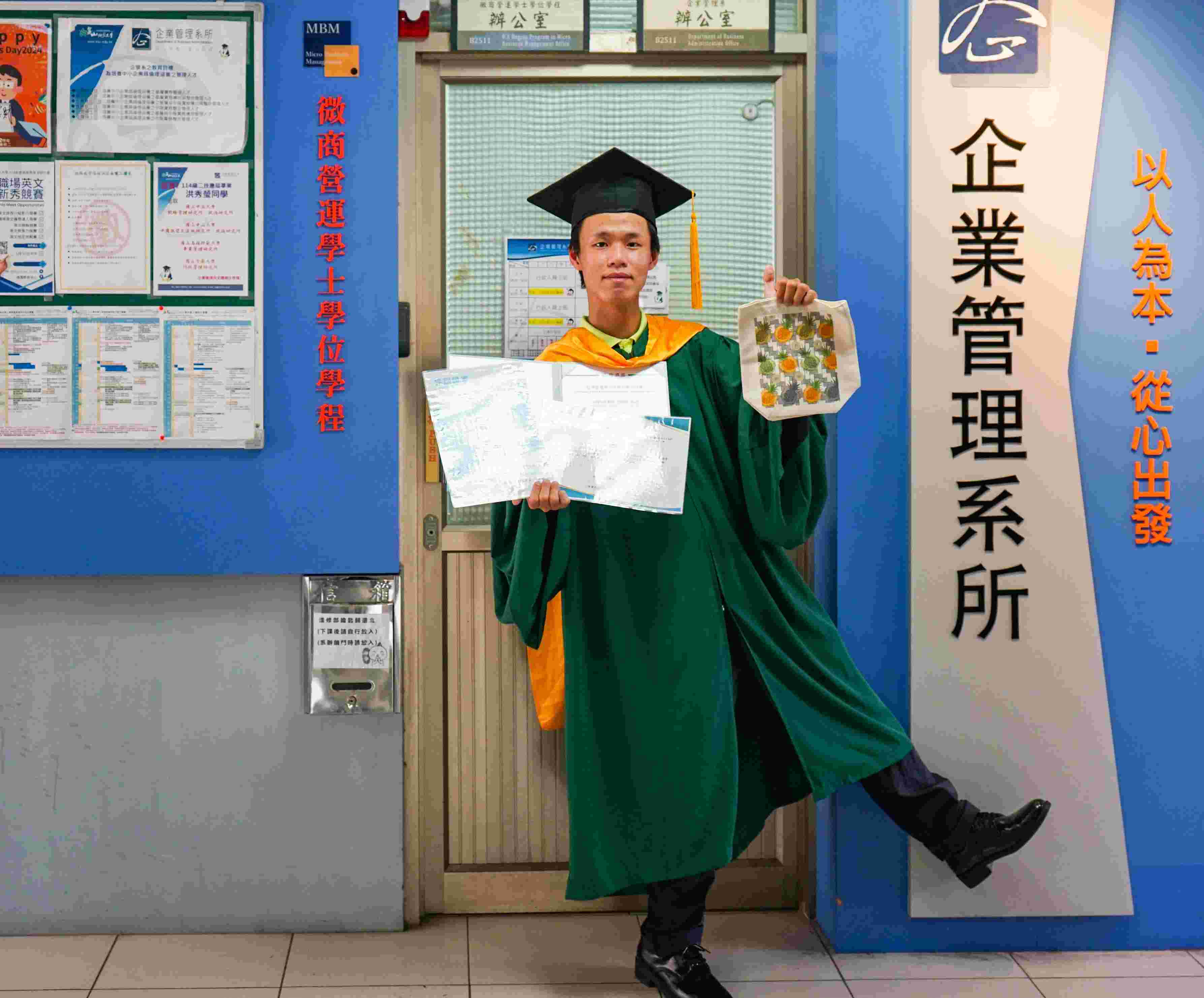 翻轉清寒打造跨域成就 崑山科大企管所吳翰彰考取國家級雙證照、獲頒議長獎