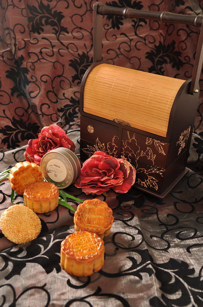 台糖長榮酒店2013紛饗中秋月餅禮盒，綜合餅盒、廣式月餅預購優惠