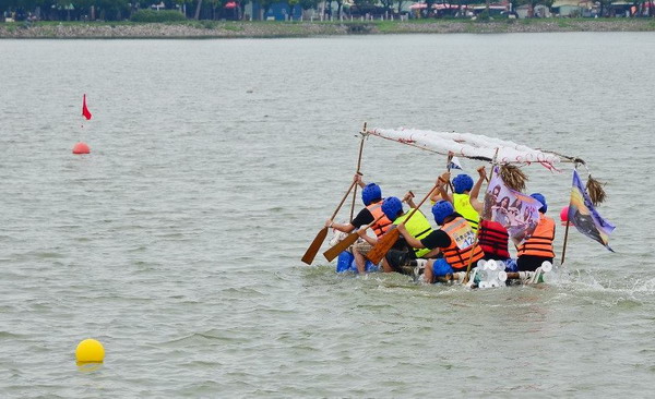 自力造筏飆英雄,南臺科大奪冠 再現王者風範