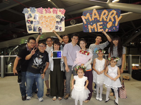 浪漫七夕前， 高鐵台南站 再演求婚記