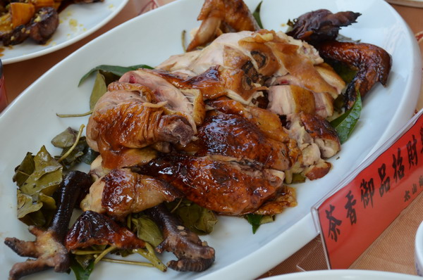 台南特色土雞料理創意競賽8 日在台灣首府大學競技，民雄海鮮餐廳勇奪社會組冠軍