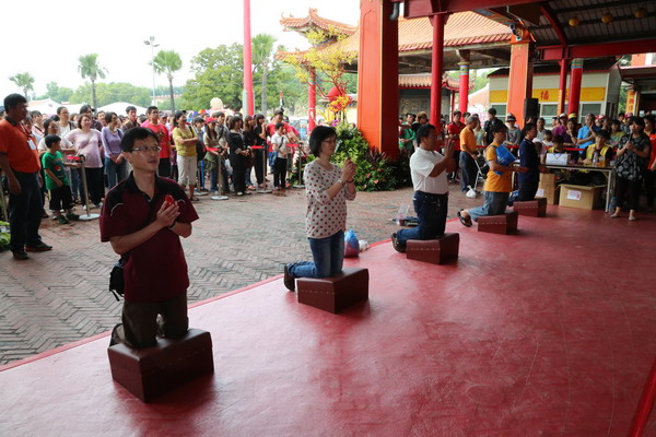 鹽袋粉絲「十載有心」， 年年不缺席證書頒給你，鯤鯓王平安鹽祭圓滿落幕