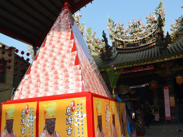 保生大帝台灣開基祖廟學甲慈濟宮新春發送150 萬元保生金保生符