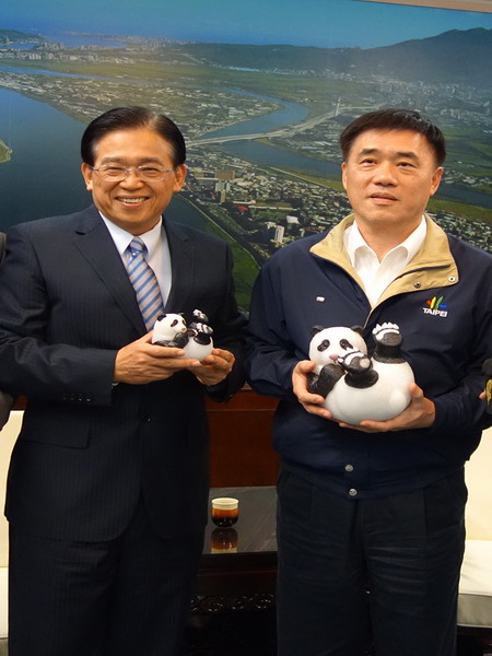 臺鹽鹽雕貓熊站台　呼籲支持保護瀕臨絕種動物