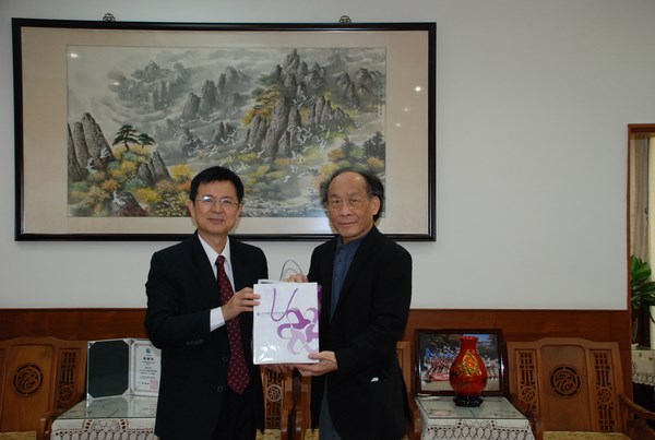 在加拿大開業行醫張金達中醫師 為愛重回故里