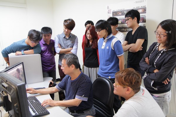 崑山科技大學視訊系教授  敲響雙金鐘榮獲剪輯獎與非劇情導演獎