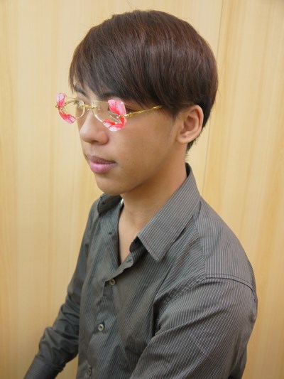 第三屆全國眼鏡設計與製作比賽, 華醫科大黃筑筠以夏日百花齊放的眼鏡造型設計拿下全國金牌