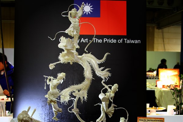 盧森堡烹飪賽 遠東科大楊順龍「天籟漫舞」果雕奪金