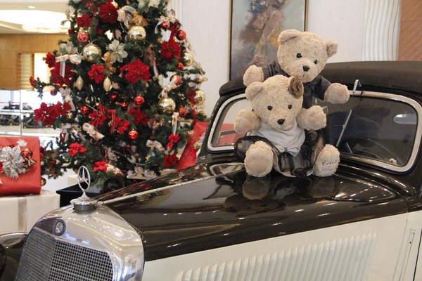 台南大億麗緻酒店經典古董車聖誕布置, 充滿濃濃復古氛圍,用美食及美聲與您共度溫馨聖誕