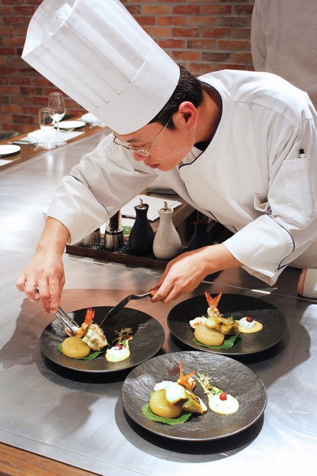 台南晶英酒店ROBIN’s鐵板燒推出「每月一鮮」特色菜單，追求當季新鮮食材，打造國際級鐵板燒創意料理