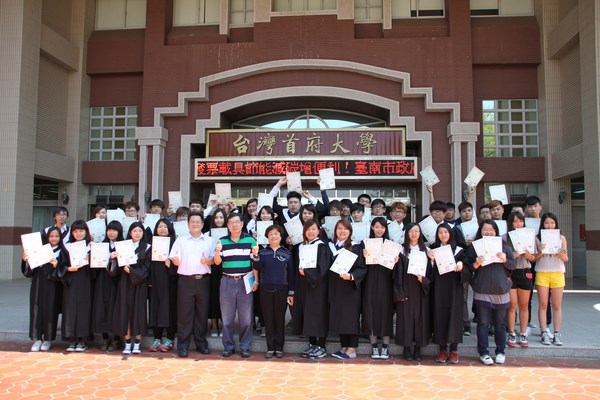 台首大觀光系考照熱、一口氣拿下六百多張證照