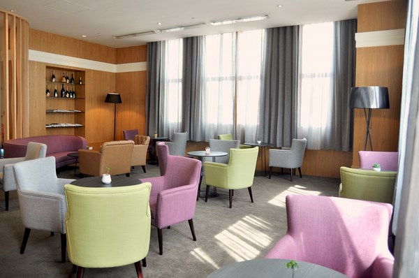 台糖長榮酒店大廳酒吧整裝開幕，全新流線型動線、半開放空間營造醉人氛圍