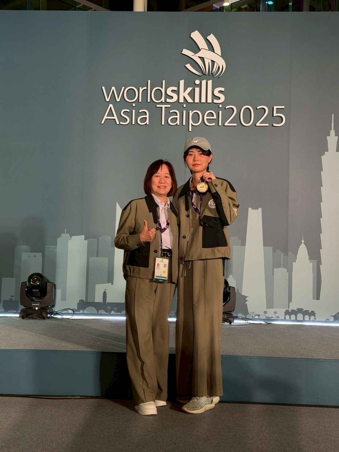 南應大服設系蕭妤珊勇奪2025亞洲技能競賽金牌，閃耀國際競賽舞台