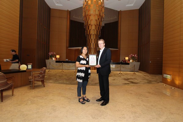 台南首屆登高大賽「登高府城‧為愛出發」,共捐贈逾新台幣35萬元助台南家扶兒童