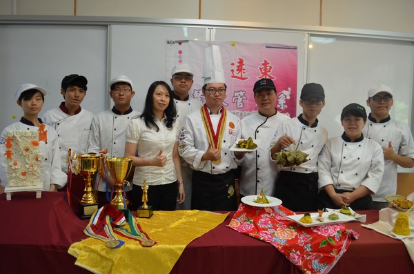遠東科大餐飲管理系與系友合作 端子節前夕推出「薑黃粽」