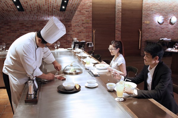 台南晶英酒店「小雀 午間限定丼飯套餐」幸福開賣！以頂級鐵板燒丼飯犒賞自己