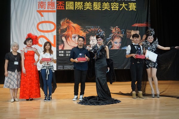 大師說「髮」  高手較藝，-南應大「2015流行髮藝趨勢國際大師講座 暨南應盃國際美髮美容大賽」