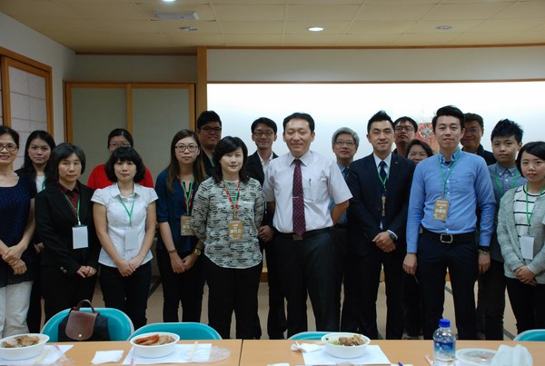 台南應大企管系與16家廠商 簽訂產學研訓策略聯盟