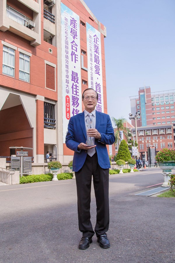 南臺科技大學李新鄉講座教授獲教育部吳思華部長頒發「104年度中華民國教育學術團體木鐸獎」