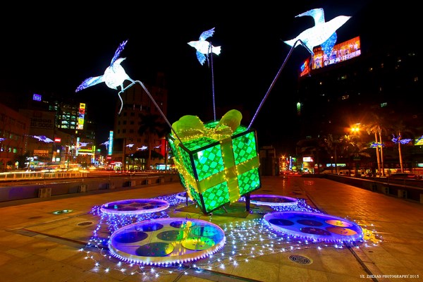 台南應大創意裝飾車站廣場